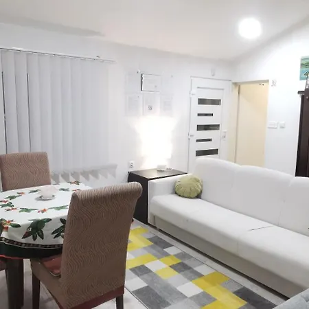 Quiet - & Rent A Car Apartment